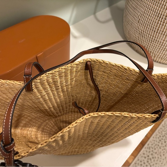 Loewe Elegant Tan Woven Tote Bag - Picture 2 of 2